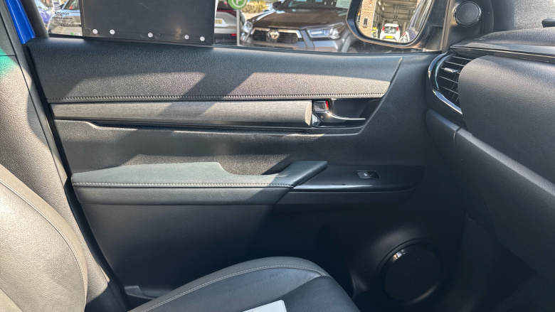 Toyota Hilux Diesel Invincible X D/Cab Pick Up 2.8 D-4D Auto